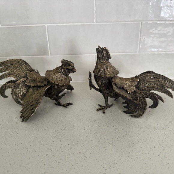 Mid-Century Modern Pair of Brass Fighting Roosters - Picture 2 of 7